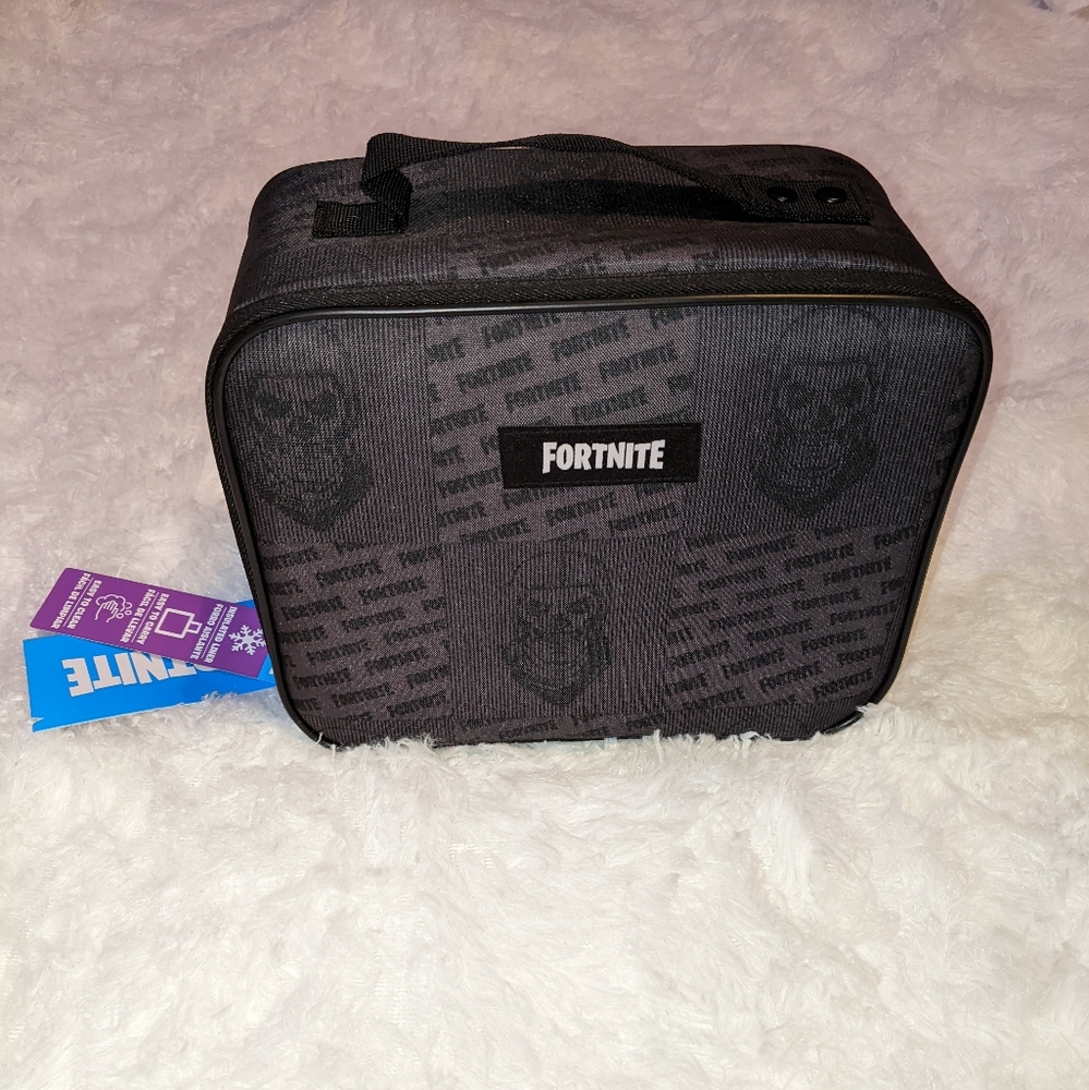 Nwts Fortnite black skull lunch box - Picture 2 of 16
